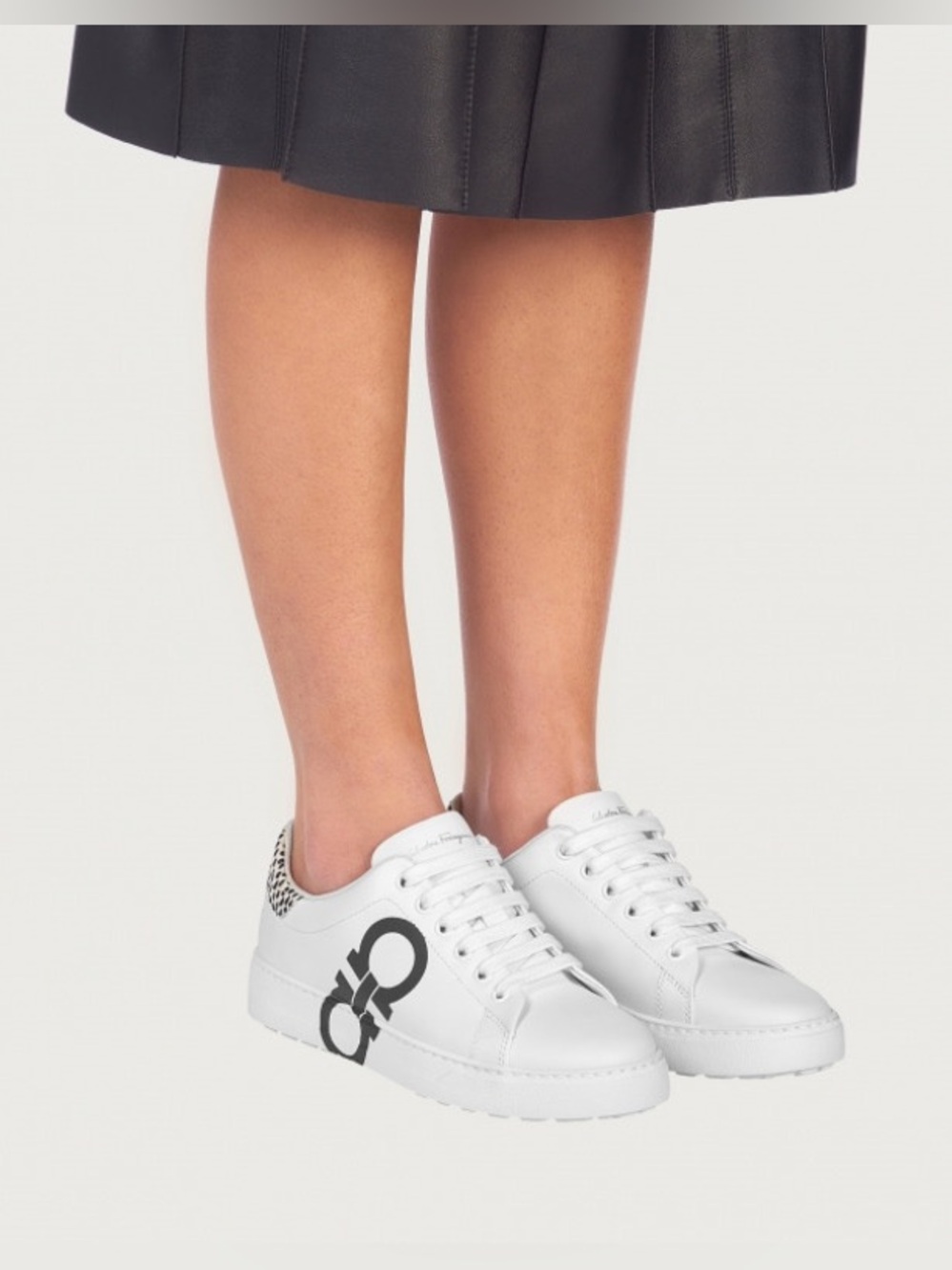 Authentic! Salvatore FERRAGAMO White & Black Gancini Sneaker